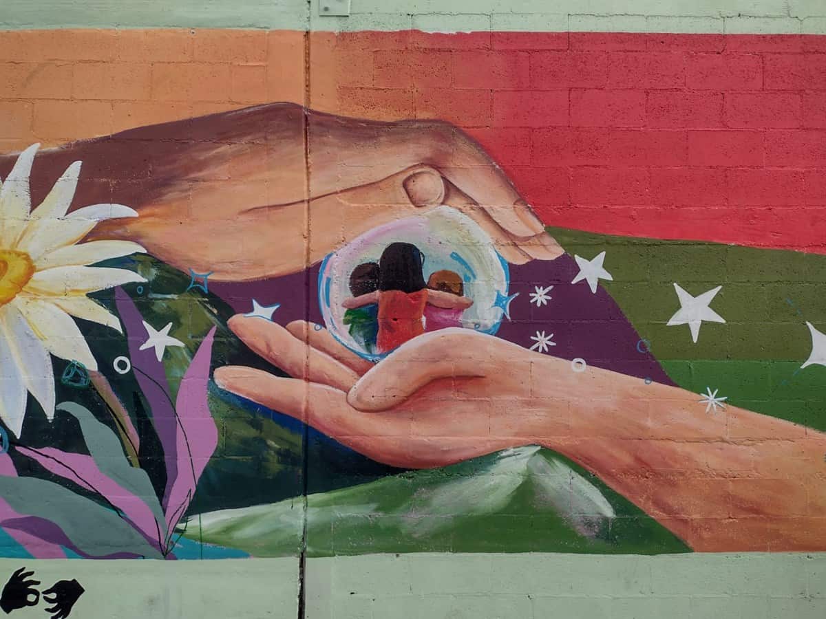 murales representan a la comunidad