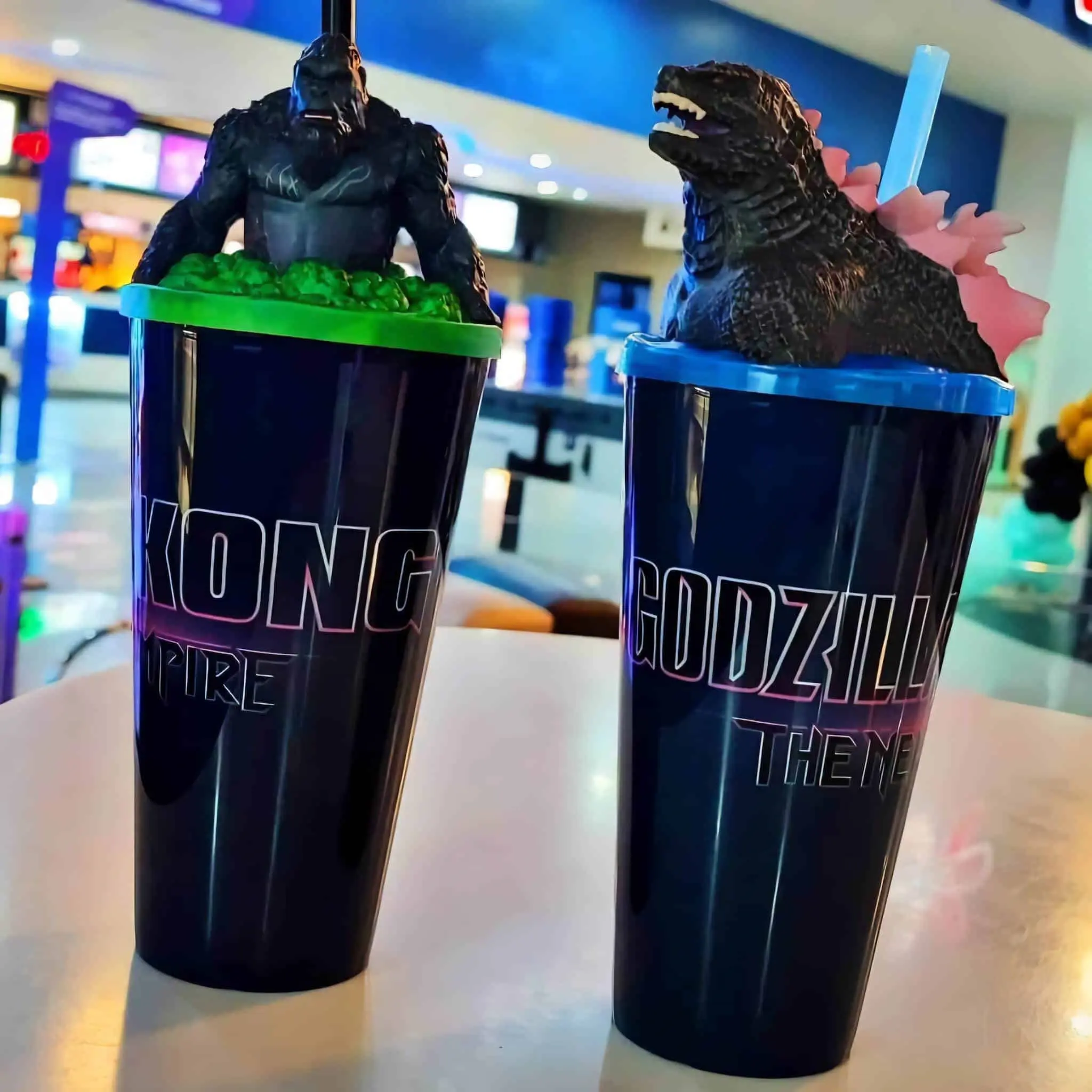 Venta de los vasos de la película de Godzilla y Kong en Cinépolis