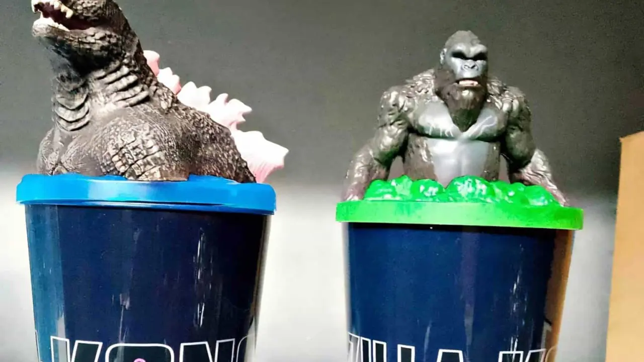 Serán dos modelos de vasos de Godzilla y Kong que estarán disponibles en Cinépolis. Foto: Coleccionable de Cine y Más