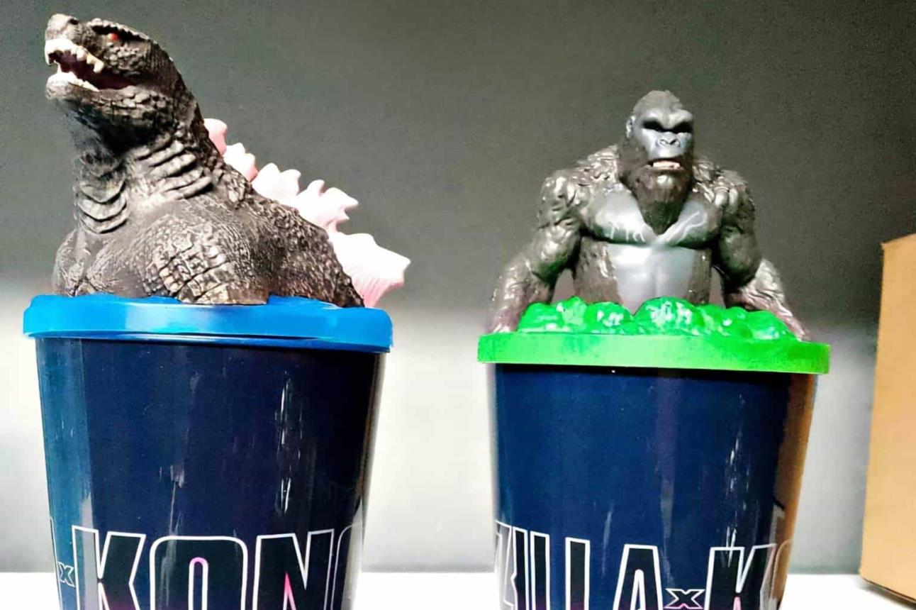 Serán dos modelos de vasos de Godzilla y Kong que estarán disponibles en Cinépolis. Foto: Coleccionable de Cine y Más