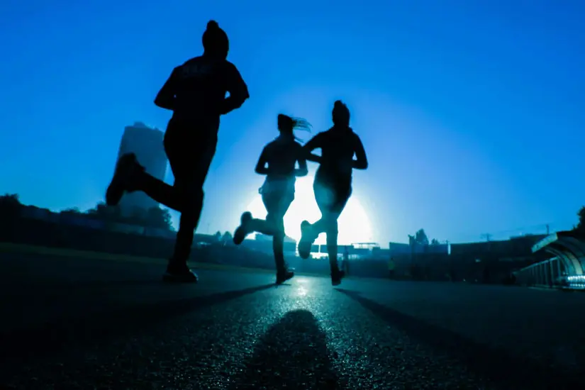 Mujeres corriendo