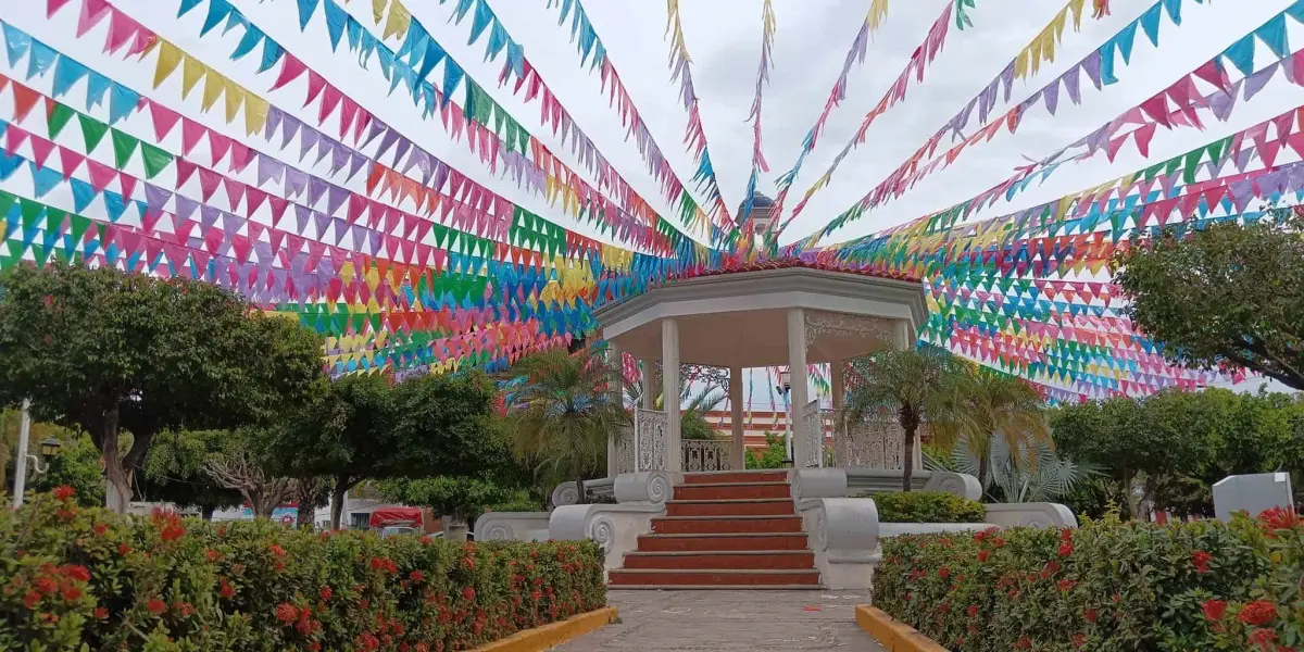 Plazuela municipal en San Ignacio, Sinaloa.