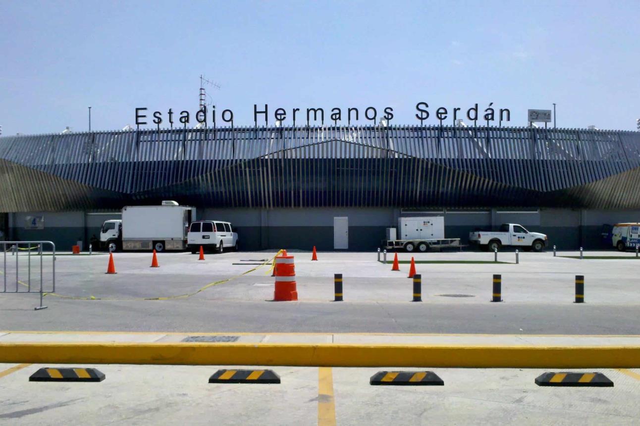 Fachada estadio Hermanos Serdán en Puebla. Foto Wikipedia
