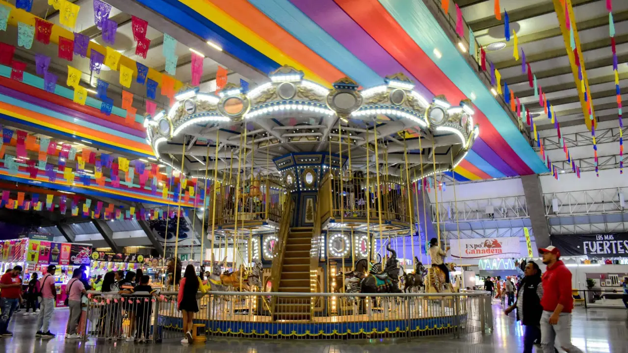 Juegos mecánicos en la Feria de Puebla 2024. Foto Reto Diario
