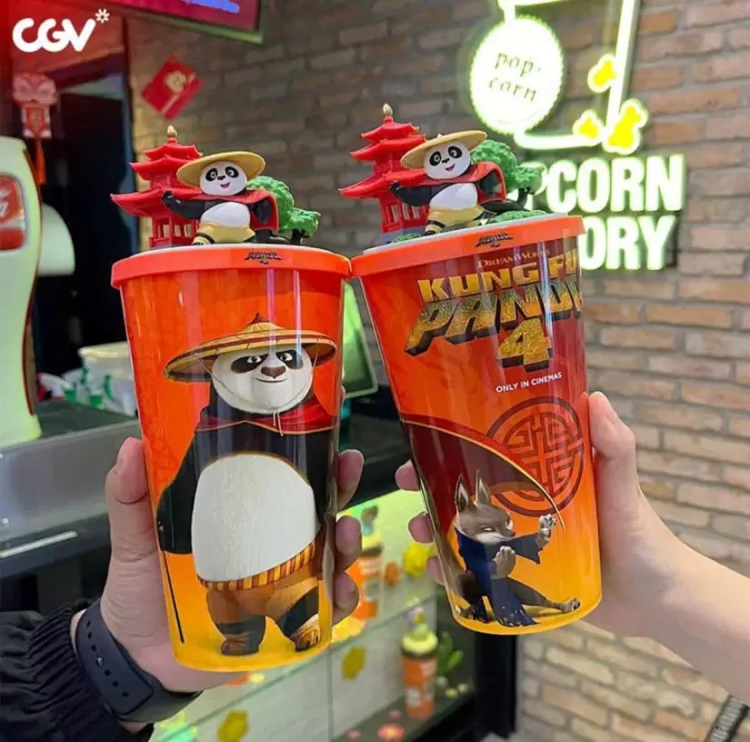 Vasos de Kun Fu Panda 4 que se vendieron en Malasia