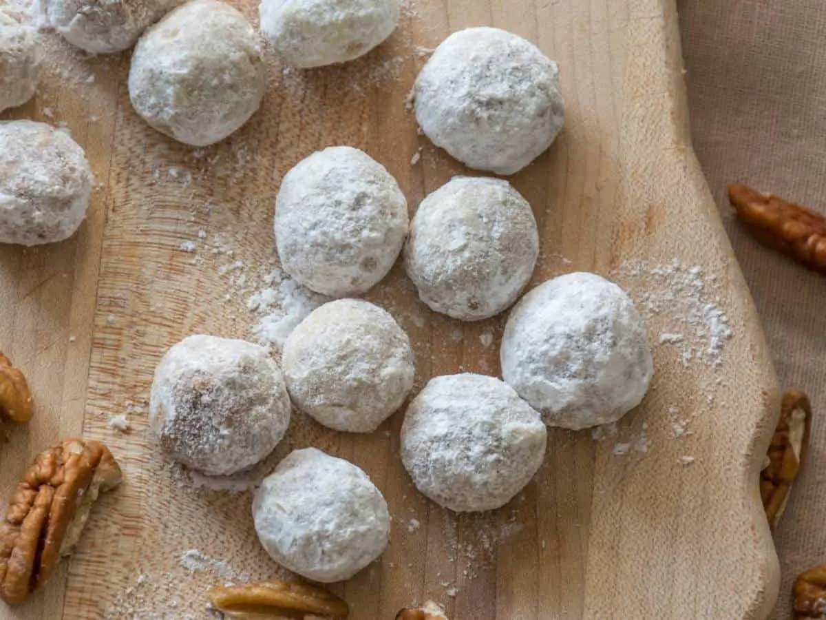 Galletas besos de nuez listas para comer. Foto Maizena