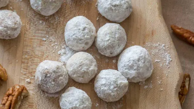 Galletas besos de nuez listas para comer. Foto Maizena