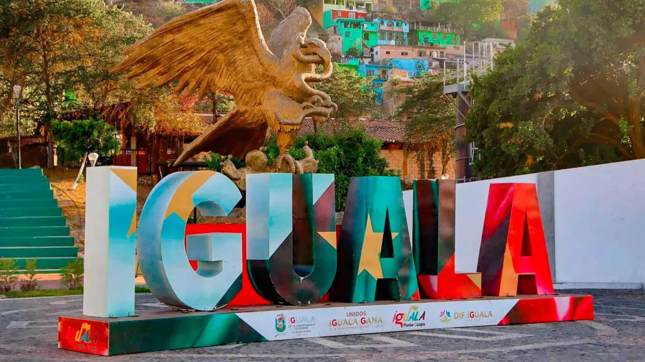 Letras decorativas en Iguala, Guerrero. Foto Noticias Guerrero
