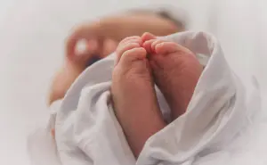 Nace bebé en avión de Aeroméxico rumbo a Ciudad Juárez y la aerolínea le regala 90 vuelos