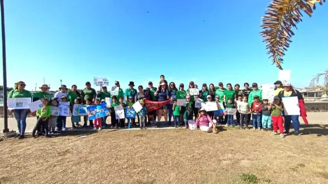 Sociedad se une por la limpieza de la Bahía Santa María en Angostura, Sinaloa. Cortesía SUCEDE