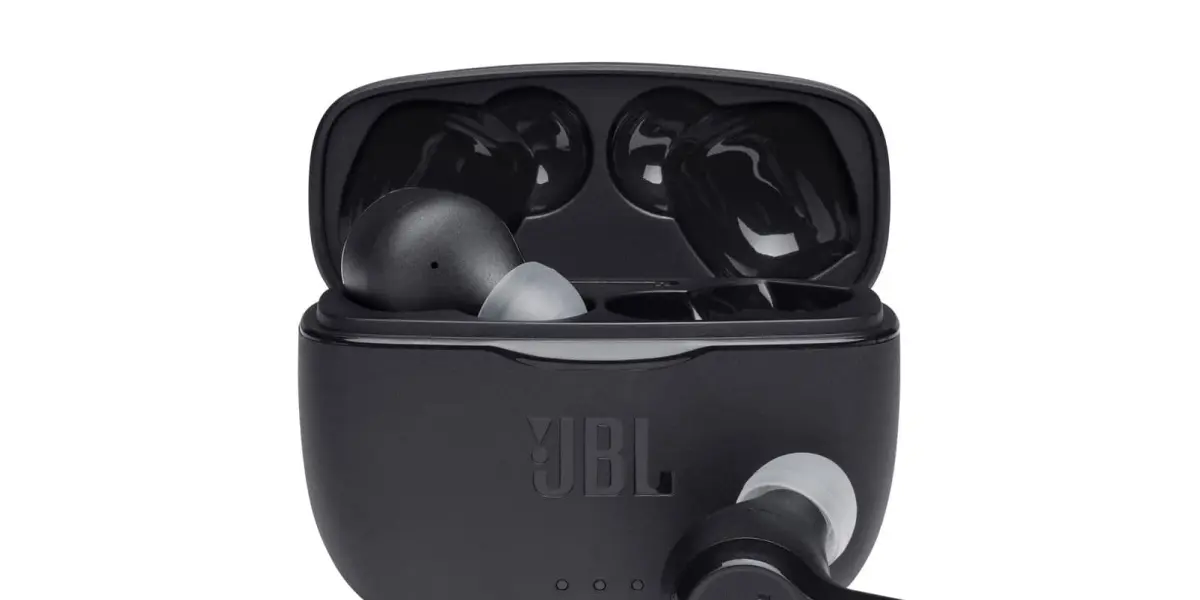 Auriculares JBL Tune 215 TWS disponibles en tres colores. Foto: Cortesía