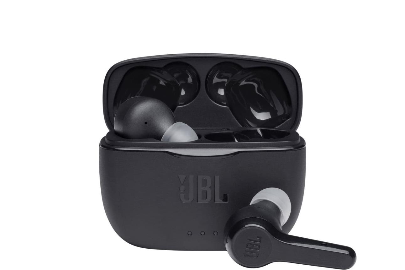 Auriculares JBL Tune 215 TWS disponibles en tres colores. Foto: Cortesía
