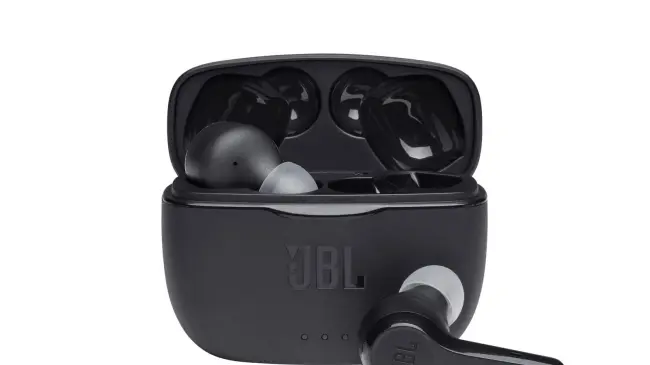 Auriculares JBL Tune 215 TWS disponibles en tres colores. Foto: Cortesía