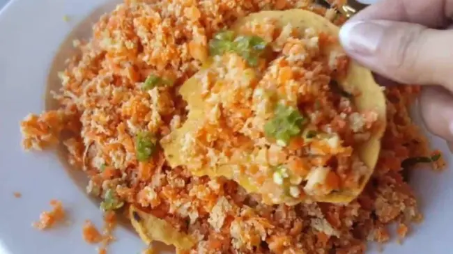 Tostada de ceviche de sierra estilo Mazatlán. Captura YouTube