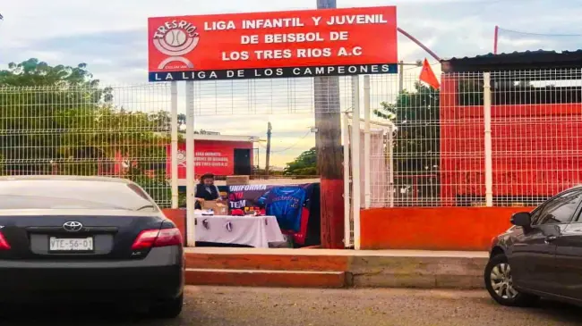 Entrada de la Liga Infantil Tres Ríos. Foto Omar Gaytán