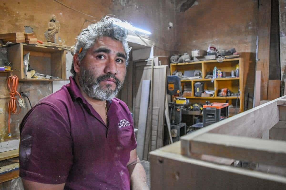 Miguel Acosta nos comparte su historia con la carpintería durante el Día del Carpintero. Foto: Lino Ceballos / Tus Buenas Noticias