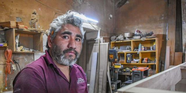 Hacer esto es una bendición: Miguel Acosta vive la carpintería con pasión en el Día del Carpintero