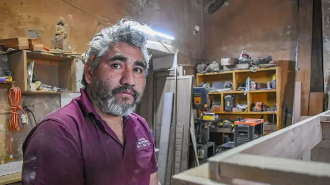 Miguel Acosta nos comparte su historia con la carpintería durante el Día del Carpintero. Foto: Lino Ceballos / Tus Buenas Noticias