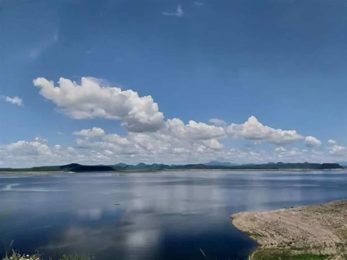 Embalse de la presa Miguel Hidalgo, sobre el Río Fuerte