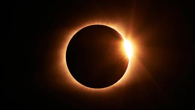 SEP da recomendaciones a comunidades escolares para apreciar el eclipse de sol del 8 de abril.