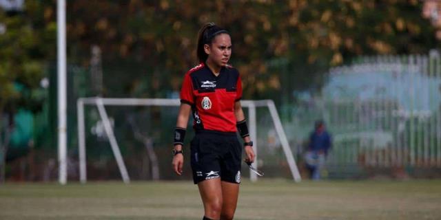 La sinaloense María Fernanda Márquez hace historia como árbitra en la Liga MX Femenil