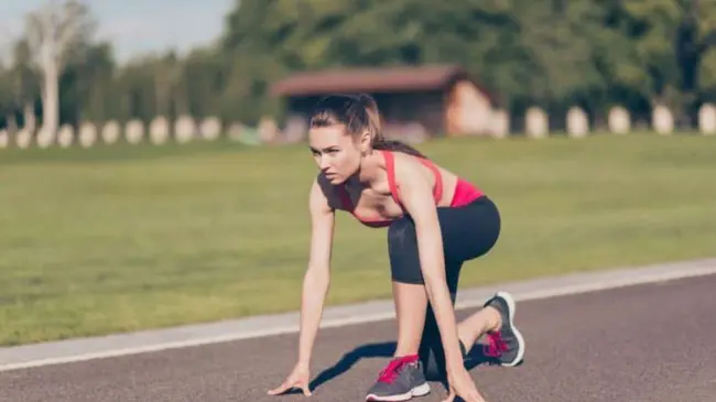 Mujer preparada para correr. iStock