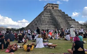 Descubre el Misterioso descenso de la Serpiente Emplumada Maya de Chichén Itzá en Equinoccio