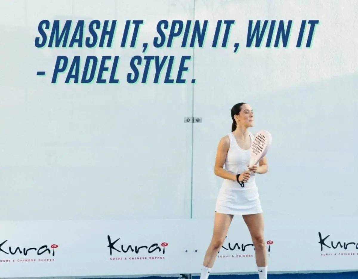 Mujer practicando pádel en Be Pádel Tampico. Foto Instagram @bepadel.mx