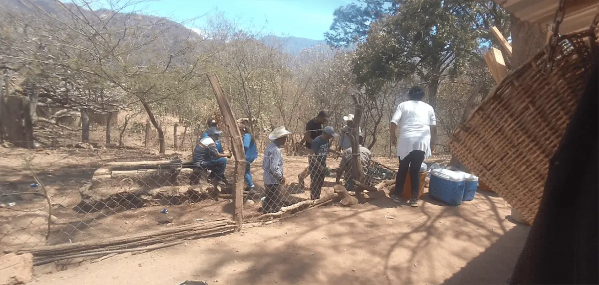 Familiares y amistades en los días de molienda de caña en Los Ocotes, Concordia