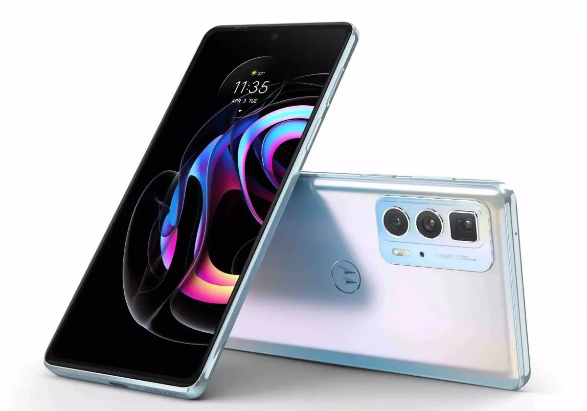 El Moto Edge 20 Pro cuenta con pantalla AMOLED y hasta 12 GB de memoria RAM. Foto: Cortesía