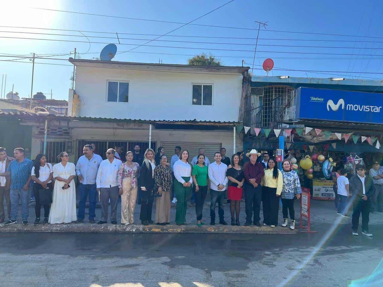 Habitantes de Villa Juárez Navolato en evento cívico, por natalicio de Benito Juárez