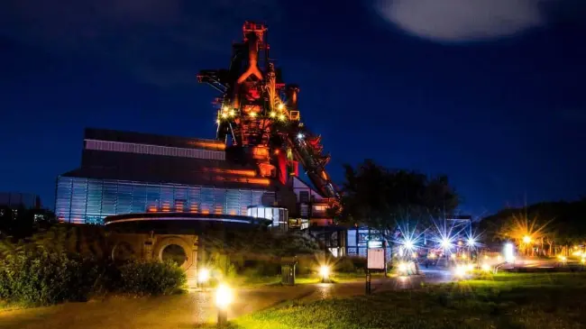 Museo del Acero Horno de noche. Foto TripAdvisor