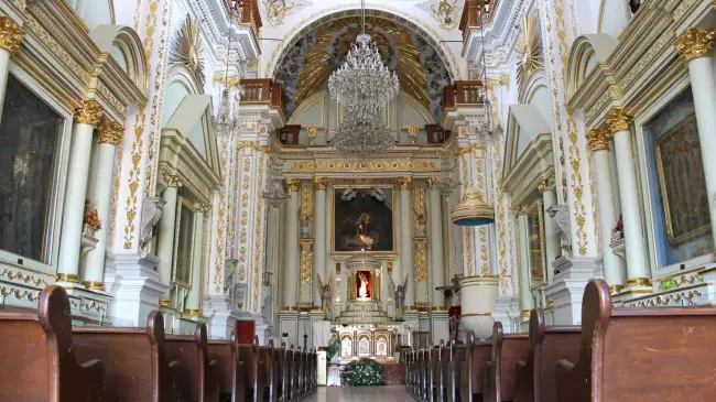 Interior de la Capilla de la Virgen de los Dolores, El Calvario, en Metepec. Foto Secretaría de Cultura y Turismo