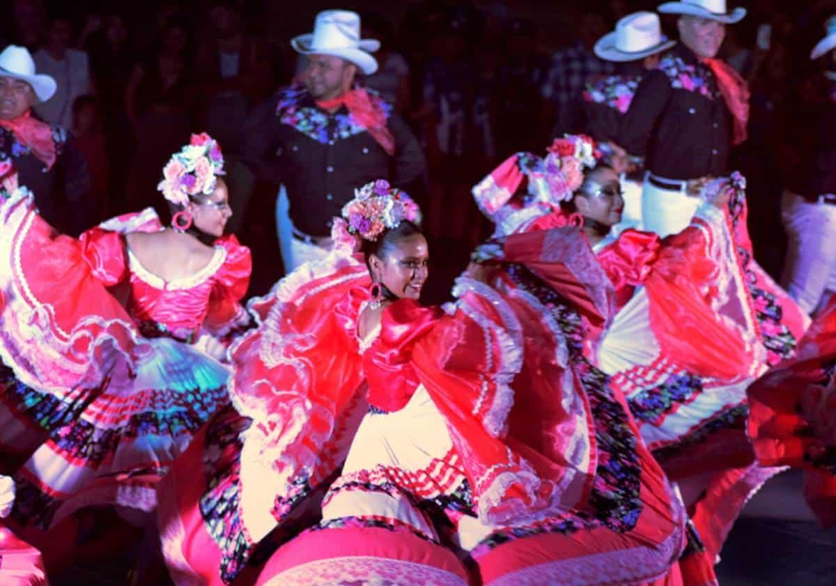 Grupos de danza nacionales e internacionales participarán en las Noches de Algarabía Folklórica. Foto: Cortesía