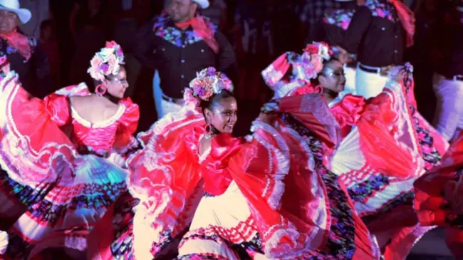 Grupos de danza nacionales e internacionales participarán en las Noches de Algarabía Folklórica. Foto: Cortesía