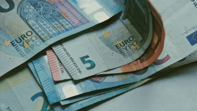 Precio del euro hoy 27 de marzo en México. Foto: Unplash