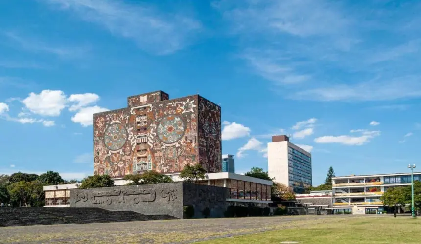 La plataforma cuenta con cursos en inglés, francés e italiano. Foto: UNAM