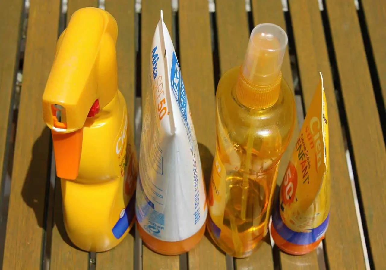 Variedad de protectores solares. Foto Pixabay