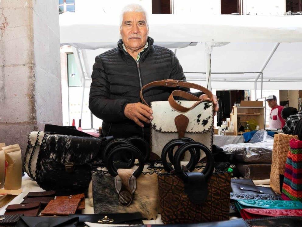 Francisco Cisneros, artesano de Jerez, Zacatecas, dedica su vida a crear bolsas de ixtle