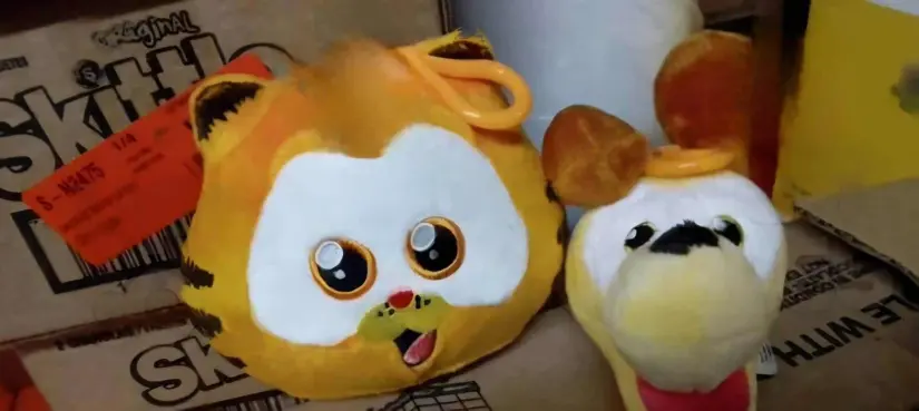 Fecha de venta y precio de los llaveros de peluche de Odie y Garfield en Cinépolis