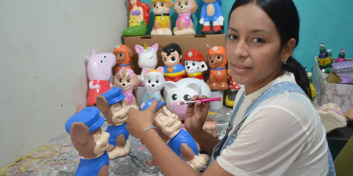 Mariana es una mujer talentosa, también tiene experiencia en la elaboración de hermosos moños y piñatas. Foto: Juan Madrigal