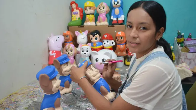 Mariana es una mujer talentosa, también tiene experiencia en la elaboración de hermosos moños y piñatas. Foto: Juan Madrigal