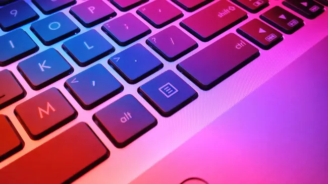 Es recomendable limpiar el teclado una vez al mes | Imagen: Aryan Dhiman
