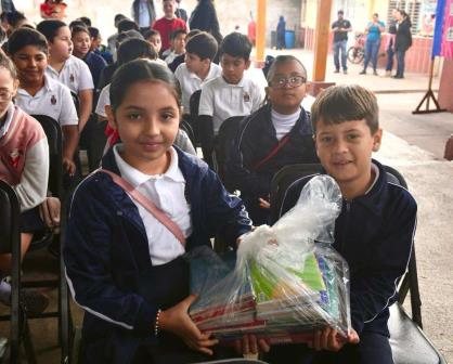 En la primaria María Trinidad Dórame Ramos fomentan el amor por los libros en Sinaloa