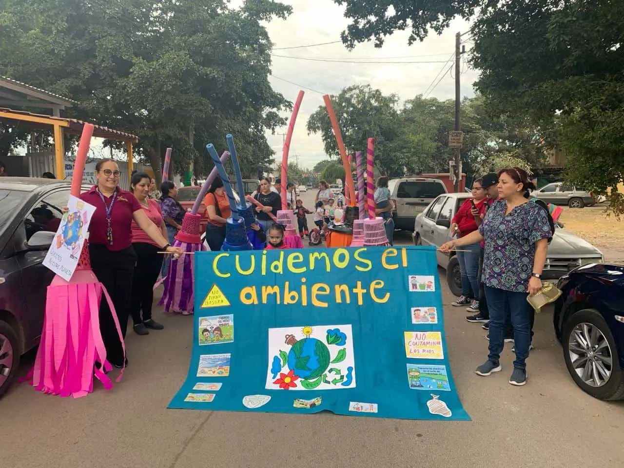 200 niños y niñas reciben educación en el Jardín de Niños, “Francisco Gabilondo Soler”, que se ubica sobre las calles en el fraccionamiento San Benito.