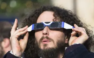 Dónde comprar lentes certificados para ver el eclipse solar 2024