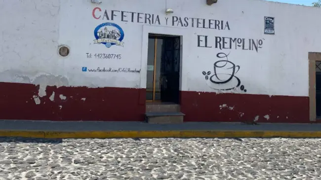 Cafetería y pastelería El Remolino en Nopala, Hidalgo. Foto Ana Suárez