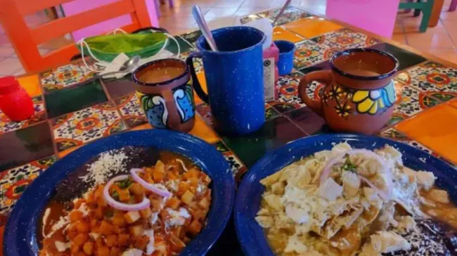 Desayunos en Monterrey. Restaurante Catrinas Chilaquiles. Foto FineNear