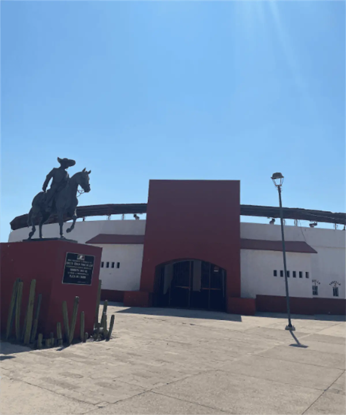Entrada al lienzo charro de Huichapan, Hidalgo. Foto Ana Suárez