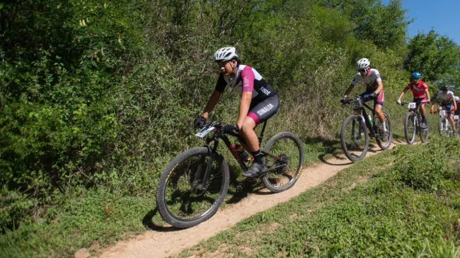 Los sinaloenses, Nancy Guadalupe López Romero y Ángel Johan Ramos Lizárraga destacan en ciclismo de montaña